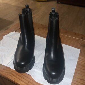 MADDEN GIRL "TESSA" CHUNKY BLACK BOOTIES SIZE 9.5